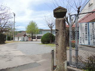 裏門の門柱
